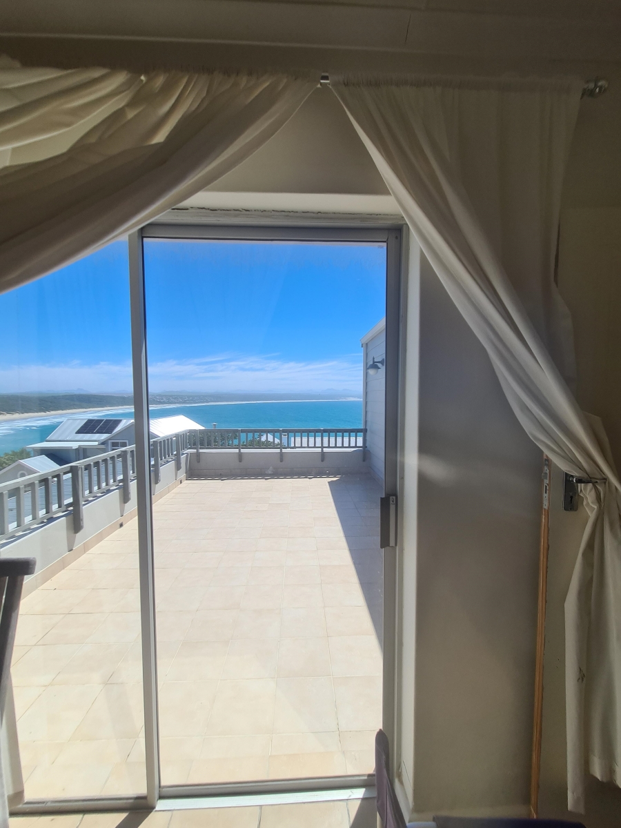 To Let 4 Bedroom Property for Rent in Vleesbaai Western Cape